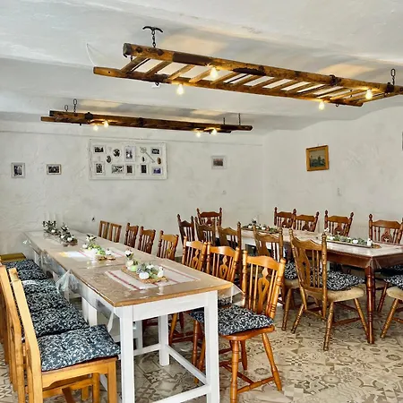 Oeregfenyo Tornacoshaz * Bakonykoppany