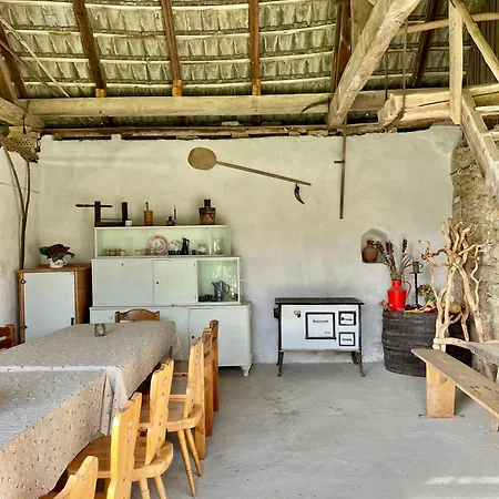 Oeregfenyo Tornacoshaz Holiday home Bakonykoppany