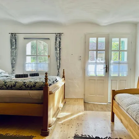 Oeregfenyo Tornacoshaz Holiday home Bakonykoppany