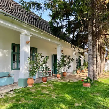 Oeregfenyo Tornacoshaz Bakonykoppany